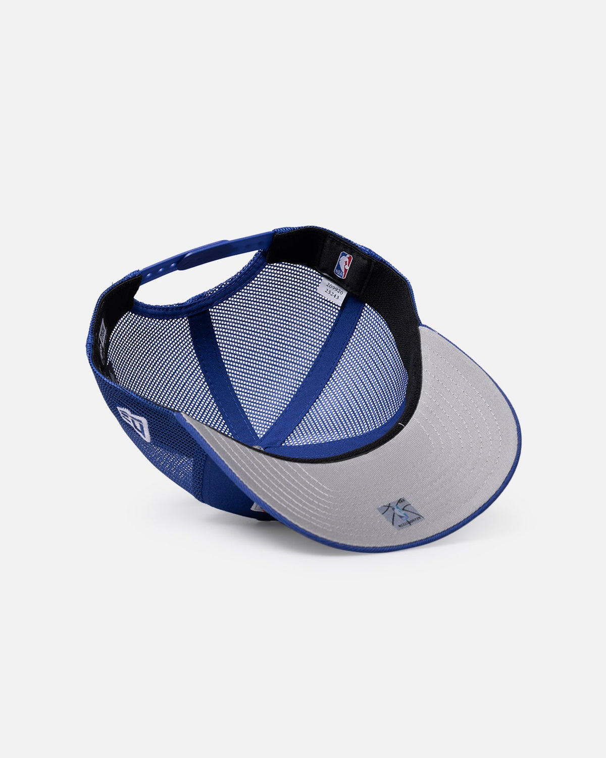 New Era Cleveland Cavaliers 'HWC' 9SEVENTY Trucker Stretch Snapback Med Blue - image 6