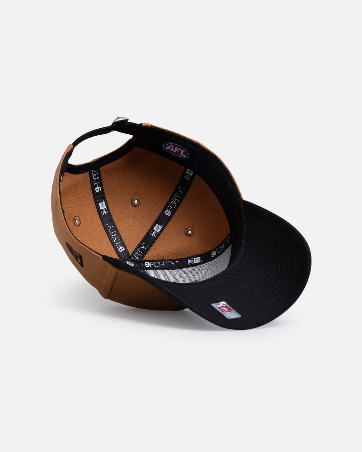 New Era Collingwood Magpies 'AFL 2026' 9FORTY Strapback Med Beige - image 6