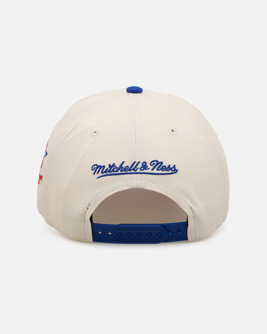 Mitchell & Ness New York Knicks 'Pink Team Logo' Pro Pinch Snapback Off White