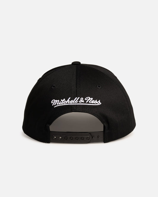 Mitchell & Ness Chicago Bulls 'Black Letter' Pro Pinch Snapback Black