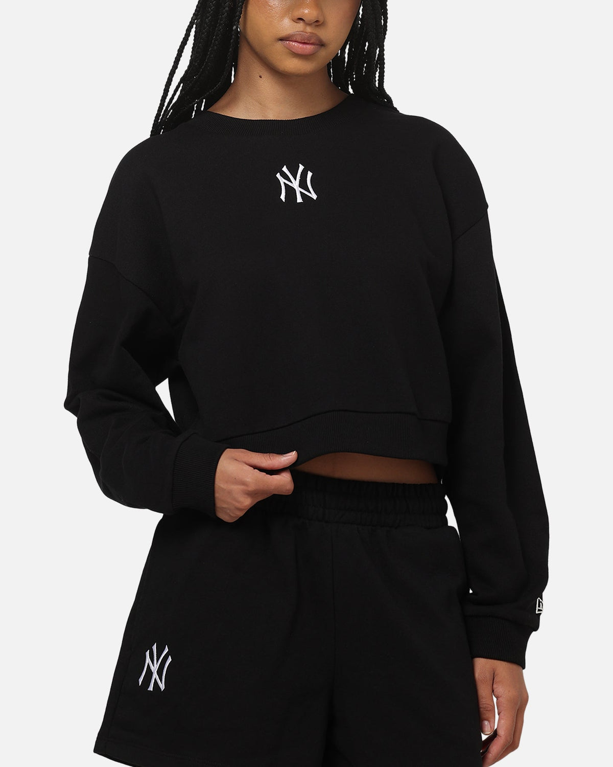New Era Women's New York Yankees Crop Crewneck Black - image 6