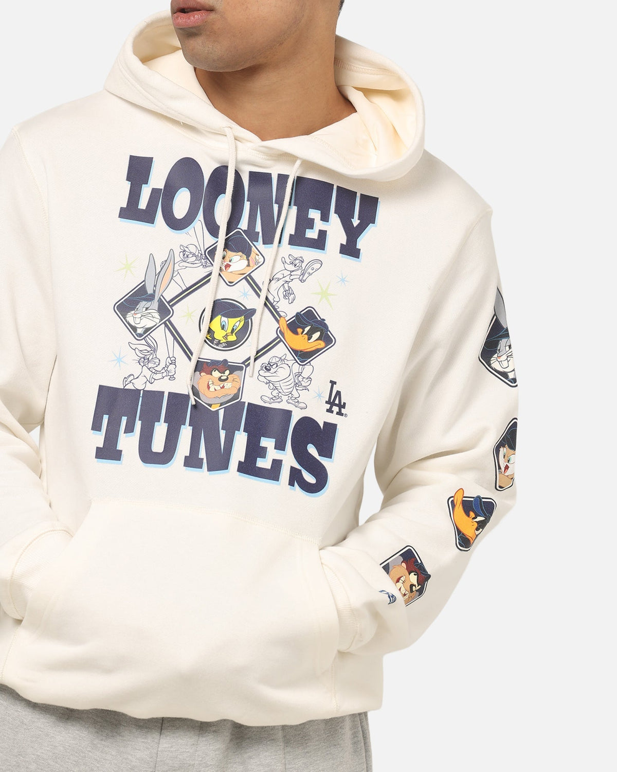 New Era Los Angeles Dodgers Looney Tunes Hoodie Light Beige - image 6