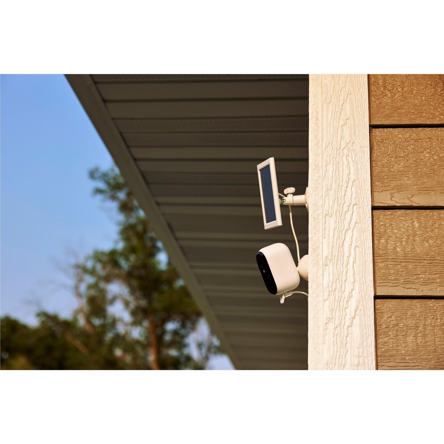 Arlo Essential Security Camera Kit with Solar Panel + 6M Subscription (4 Pack)