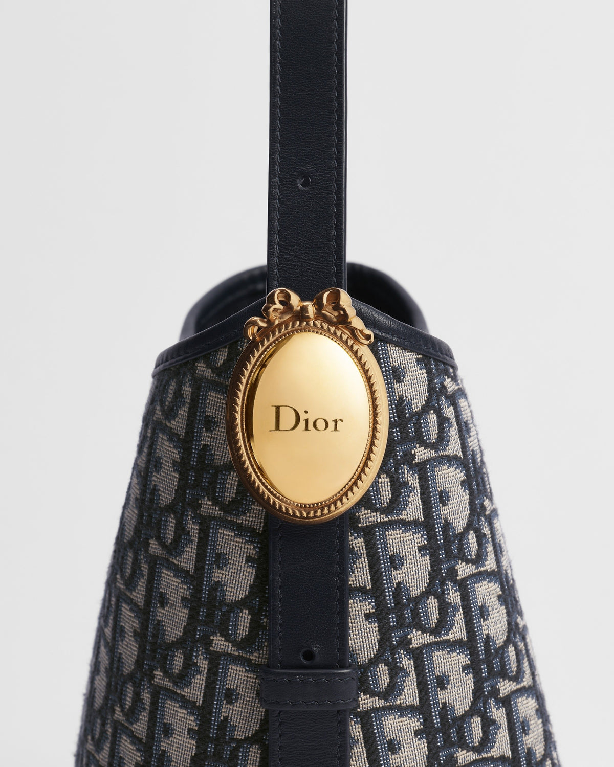 Small Dior Médaillon Bucket Bag Blue Dior Oblique Jacquard