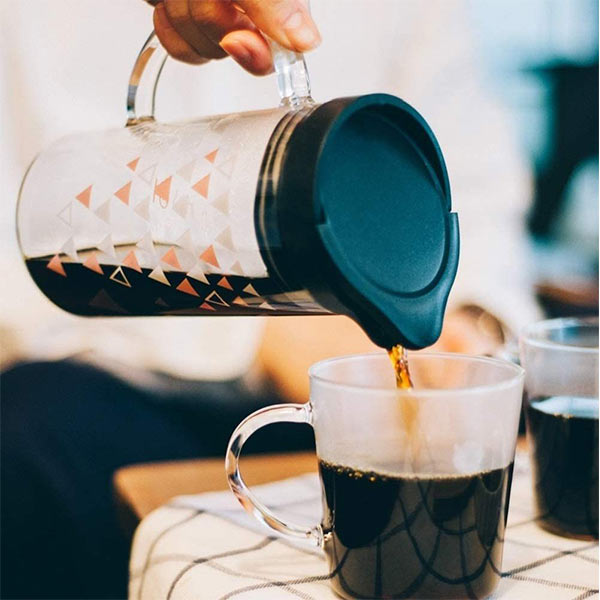 Hario V60 Dripper and Thermocolor Server Set