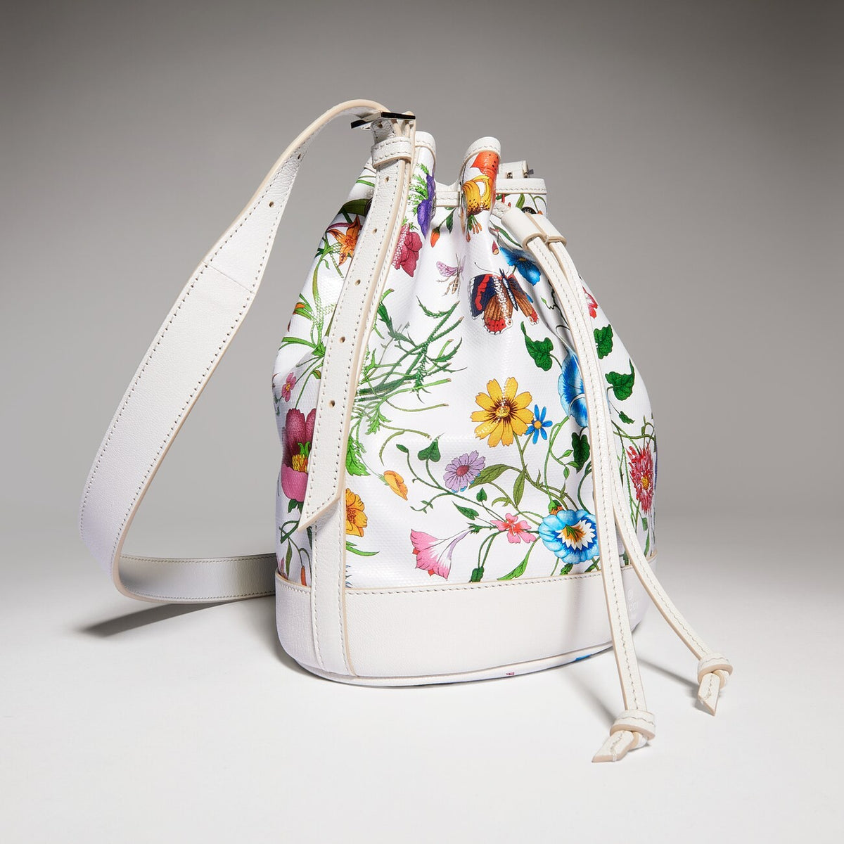 Gucci Venice small bucket bag - view