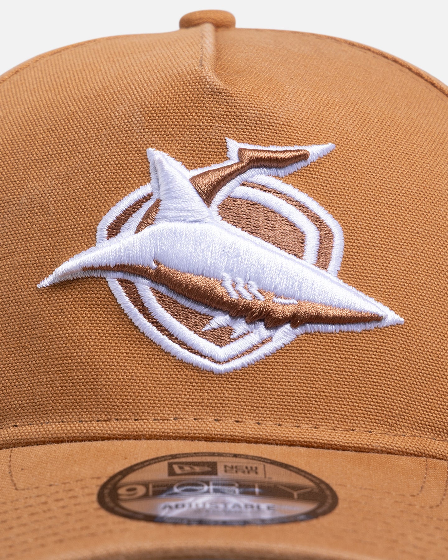 New Era Cronulla Sutherland Sharks 'NRL 2026' 9FORTY A-Frame Snapback Med Beige