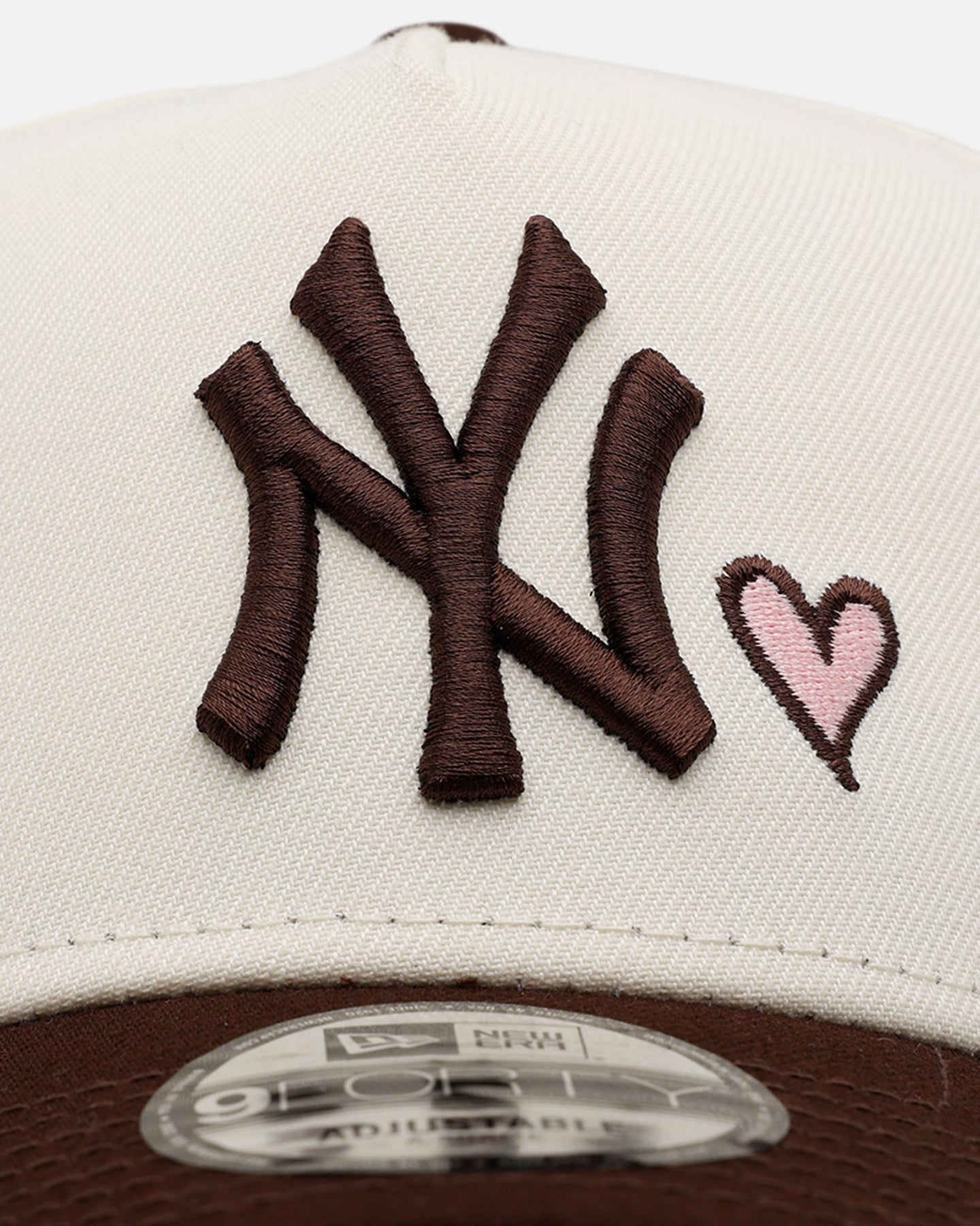 New Era New York Yankees 'Pink Satin Pink Hearts Walnut' 9FORTY A-Frame Snapback Chrome/Walnut