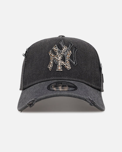 New Era New York Yankees 'Patent Leather' 9FORTY A-Frame Strapback Washed Black