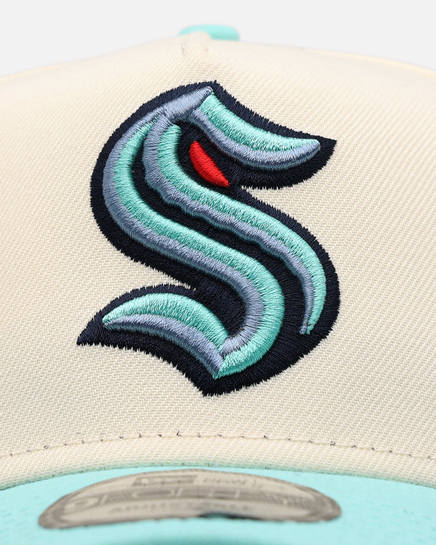 New Era Seattle Kraken 'Team Color Visor' 9FORTY A-Frame Snapback Chrome/Official Team Color