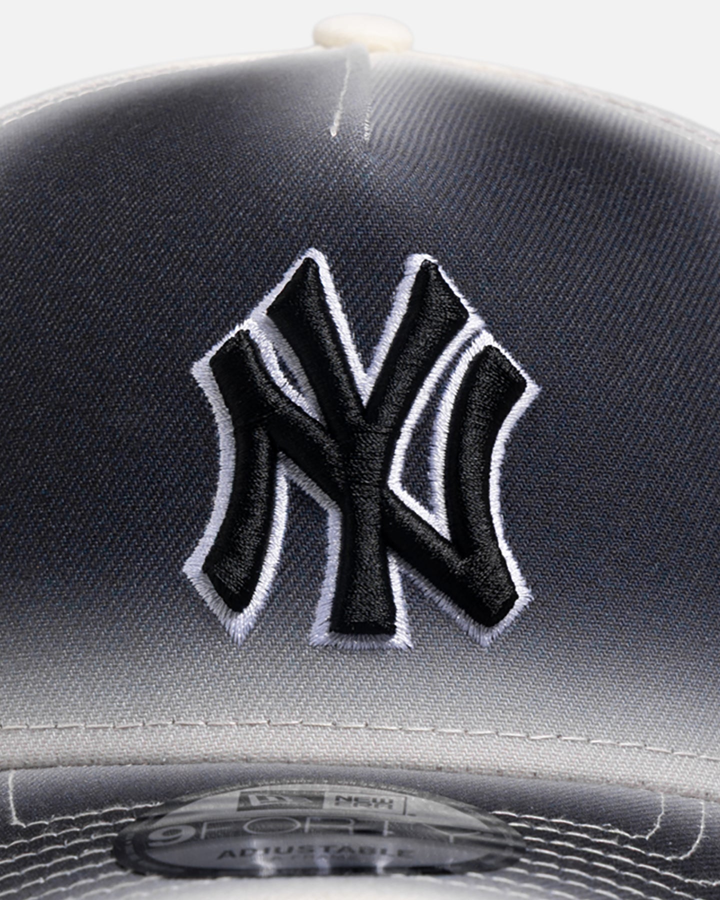 New Era New York Yankees 'Gradient Edge Reverse' 9FORTY A-Frame Snapback Black/White