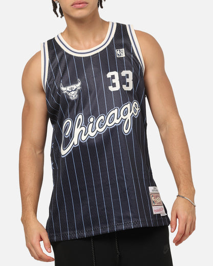 Mitchell & Ness Chicago Bulls Scottie Pippen #33 Playoff Energy Swingman Jersey Navy