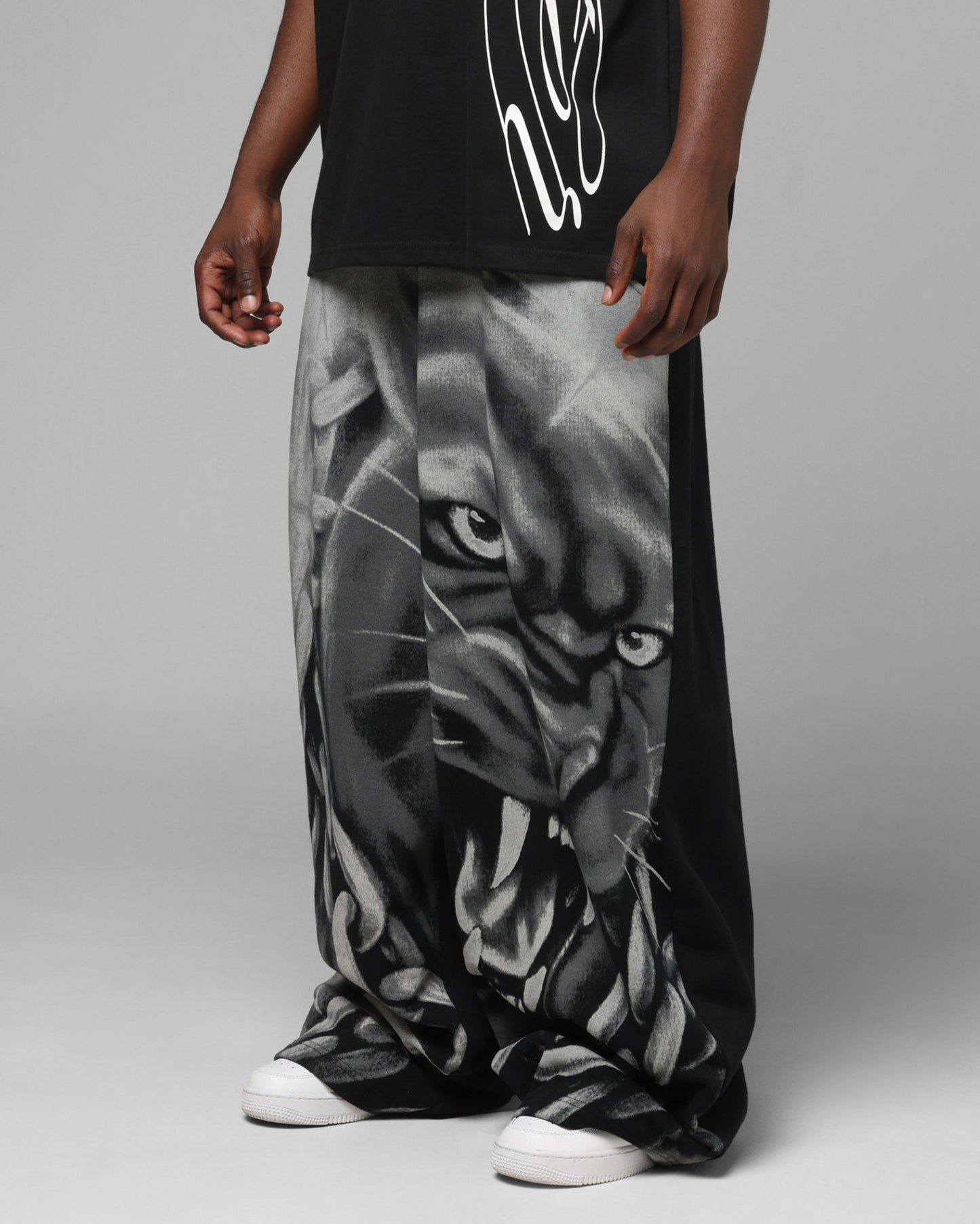 Loiter Airbrush Sweatpants Black