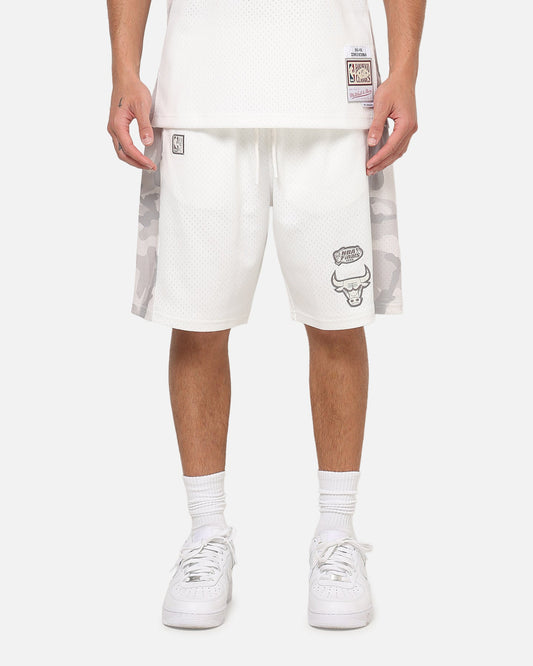 Mitchell & Ness Chicago Bulls Snow Camo Authentic Mesh Shorts White