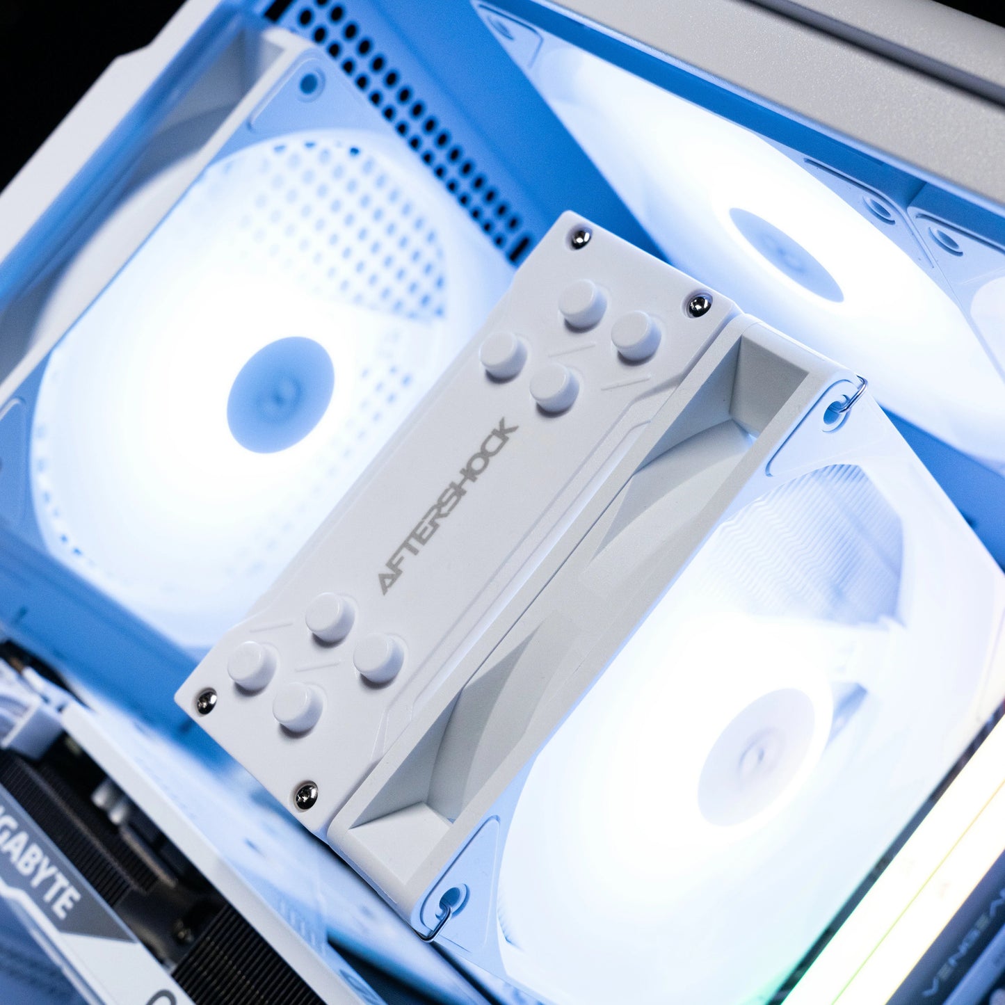 Aftershock Cloud | RTX 5060 | Ryzen 5 7500F | Desktop Gaming PC