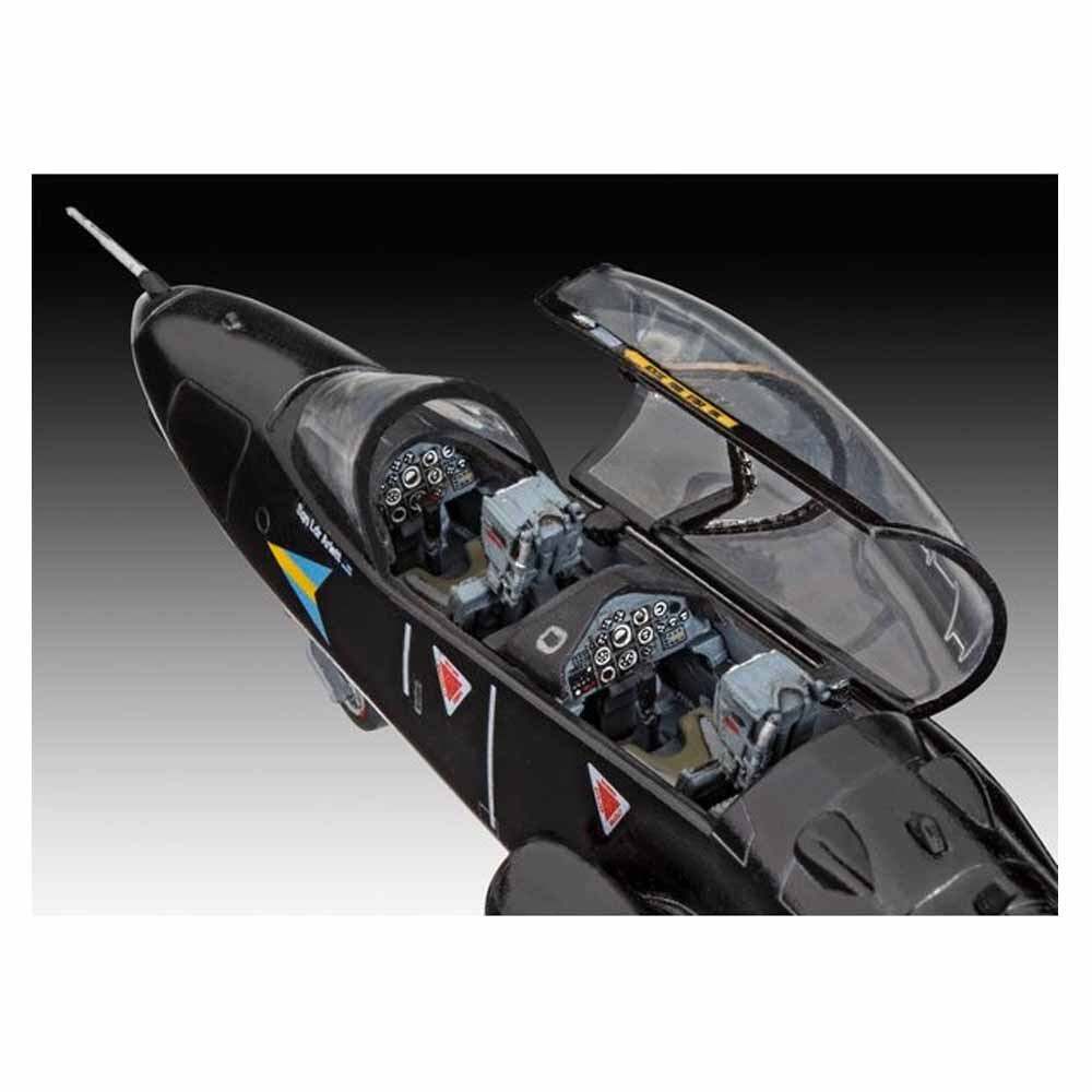 Revell 1/72 BAe Hawk T.1 Model Set