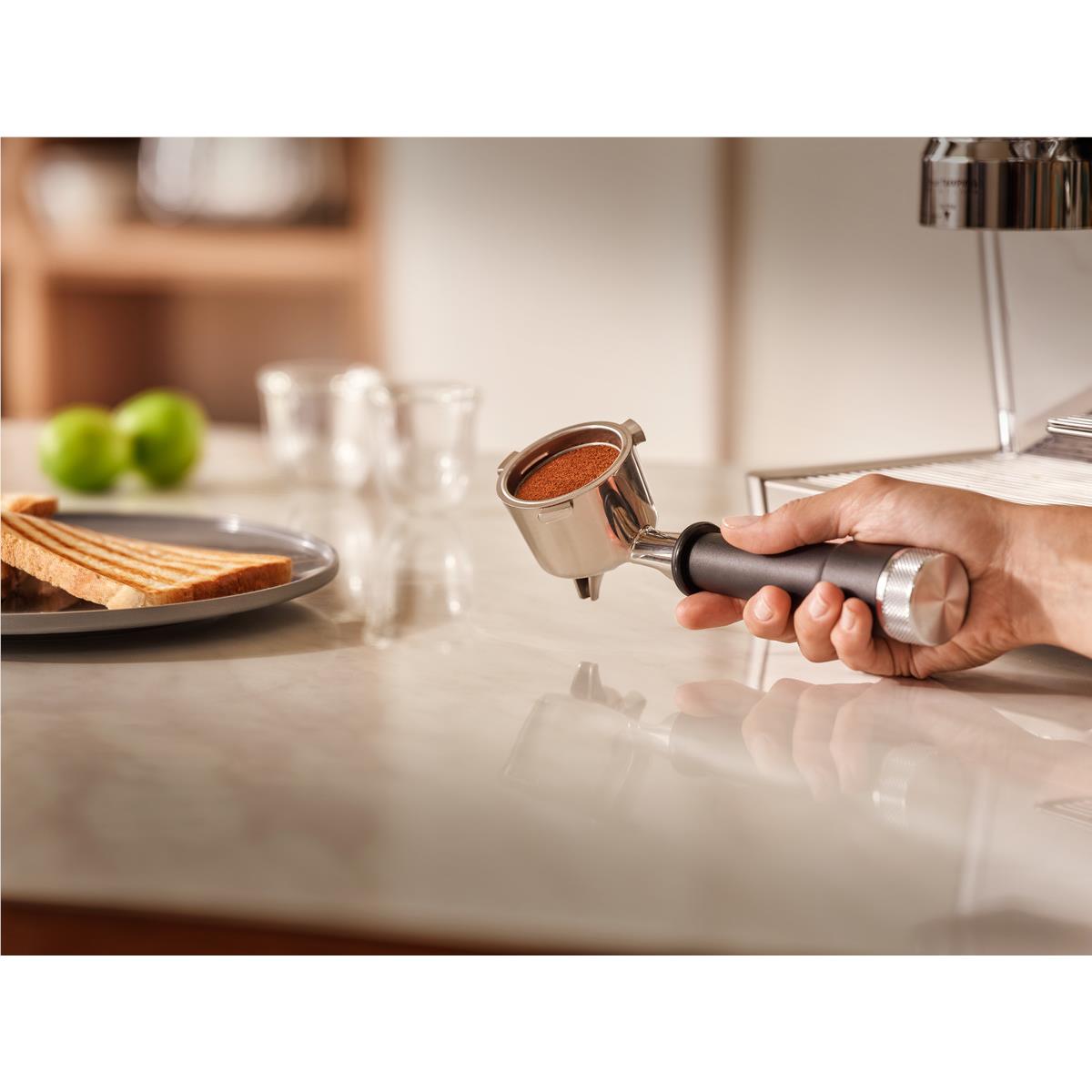 De'Longhi EC885M Dedica Arte Manual Pump Coffee Machine