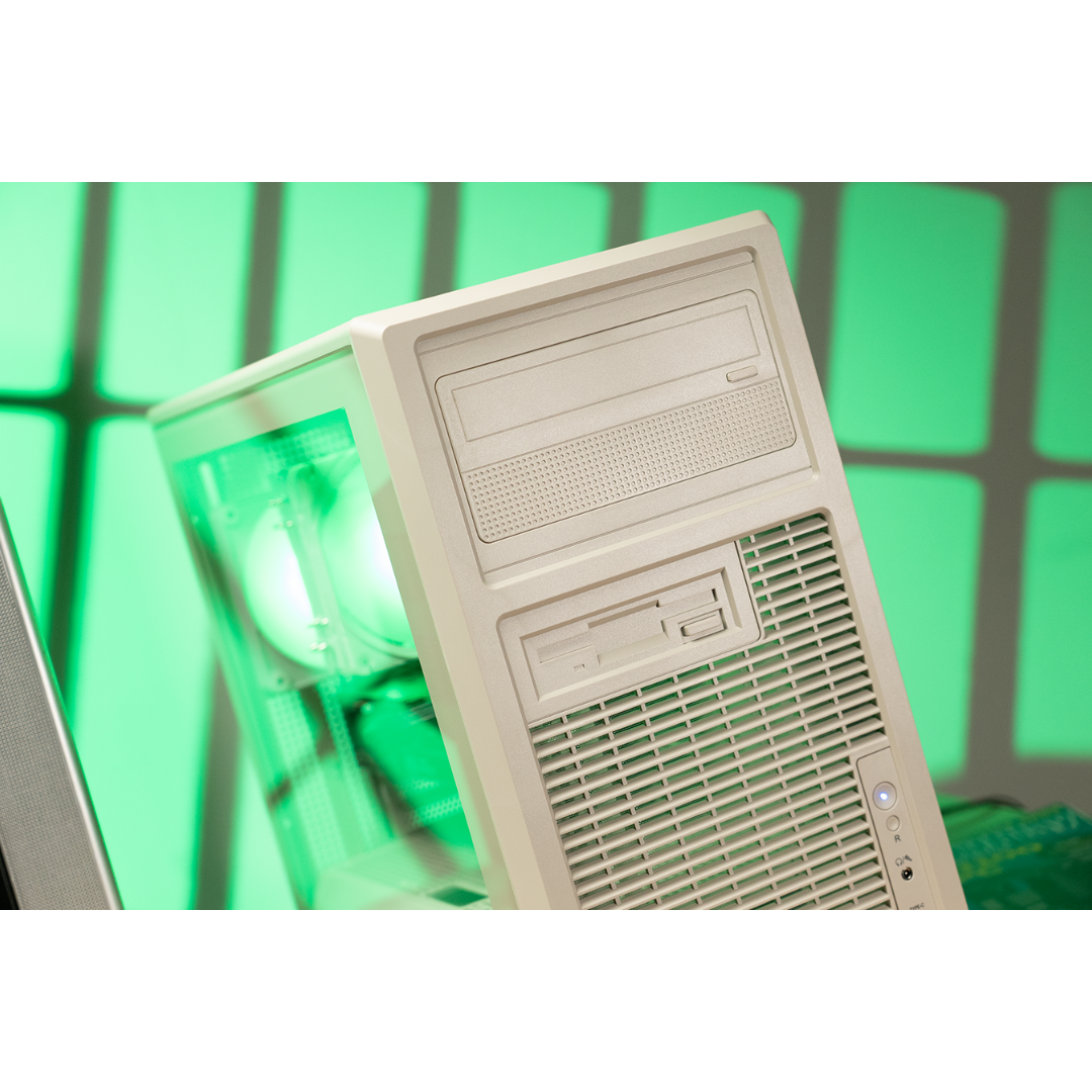 Thermaltake Retro Air Gaming Desktop PC (AMD 7500F/ RTX 5060 / 16GB RAM)