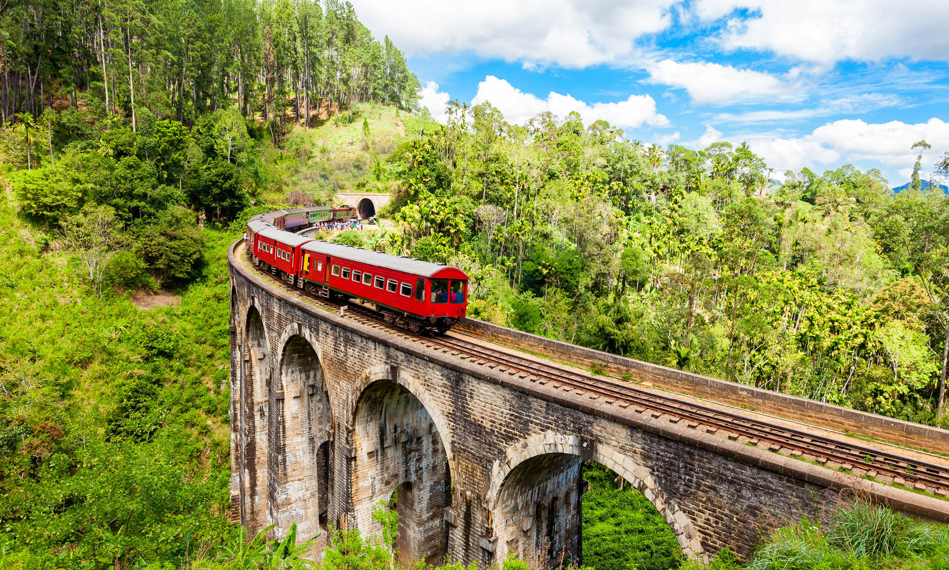 Nine Arches Bridge train