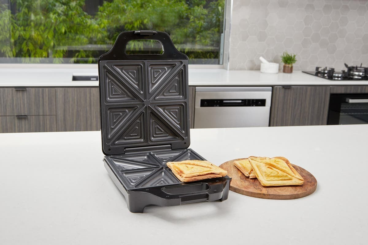 Westinghouse 4 Slice Toasted Sandwich Maker (Black)