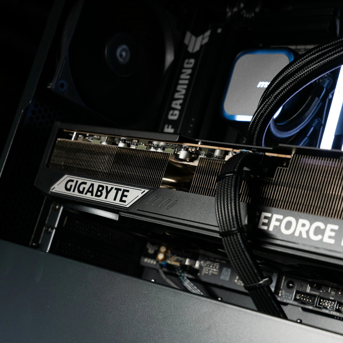 Aftershock Creator Max | RTX 5090 OC 32GB | Ryzen 9 9900X | Desktop Gaming PC