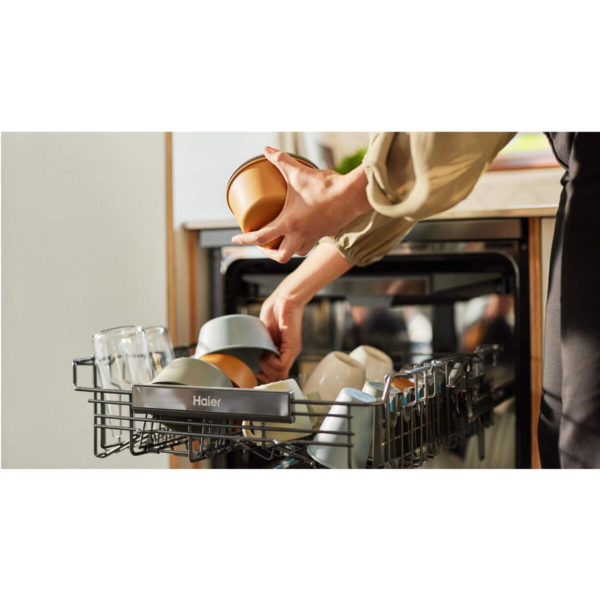 Haier HDW15F4S1 600 Series 15-Place Freestanding Dishwasher (Satina)