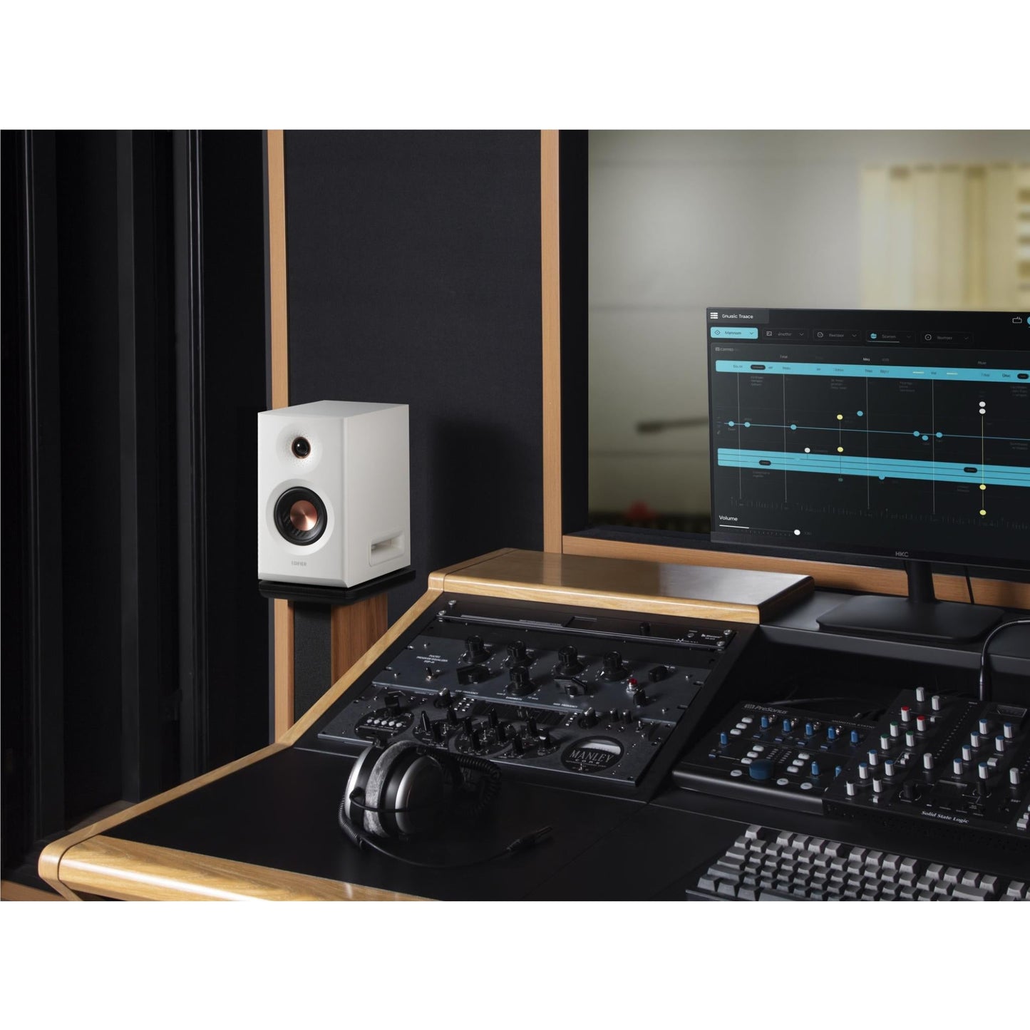 Edifier MR5 Powered Studio Monitor Bluetooth Speakers (White)