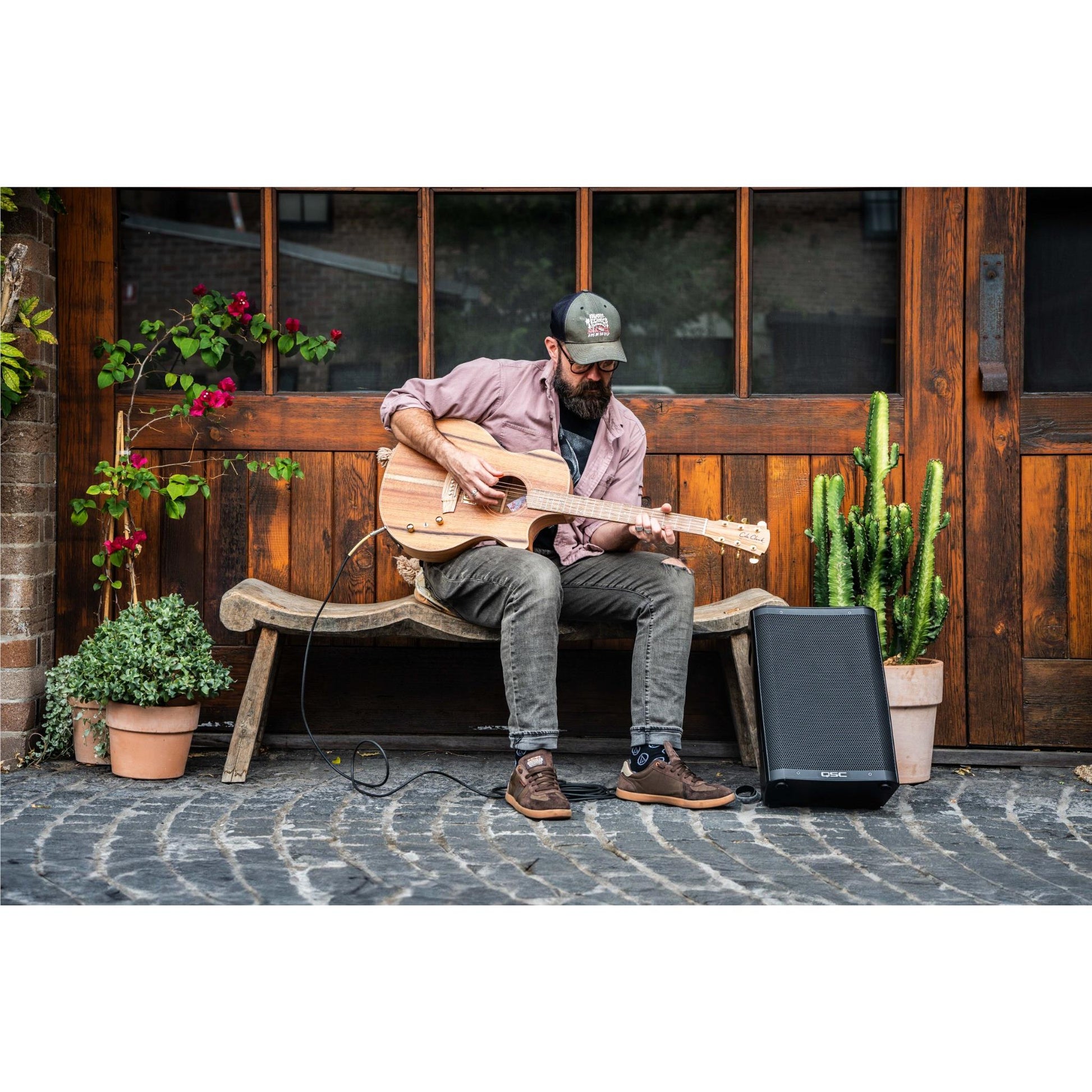 QSC CB10 Compact Battery-Powered Loudspeaker System