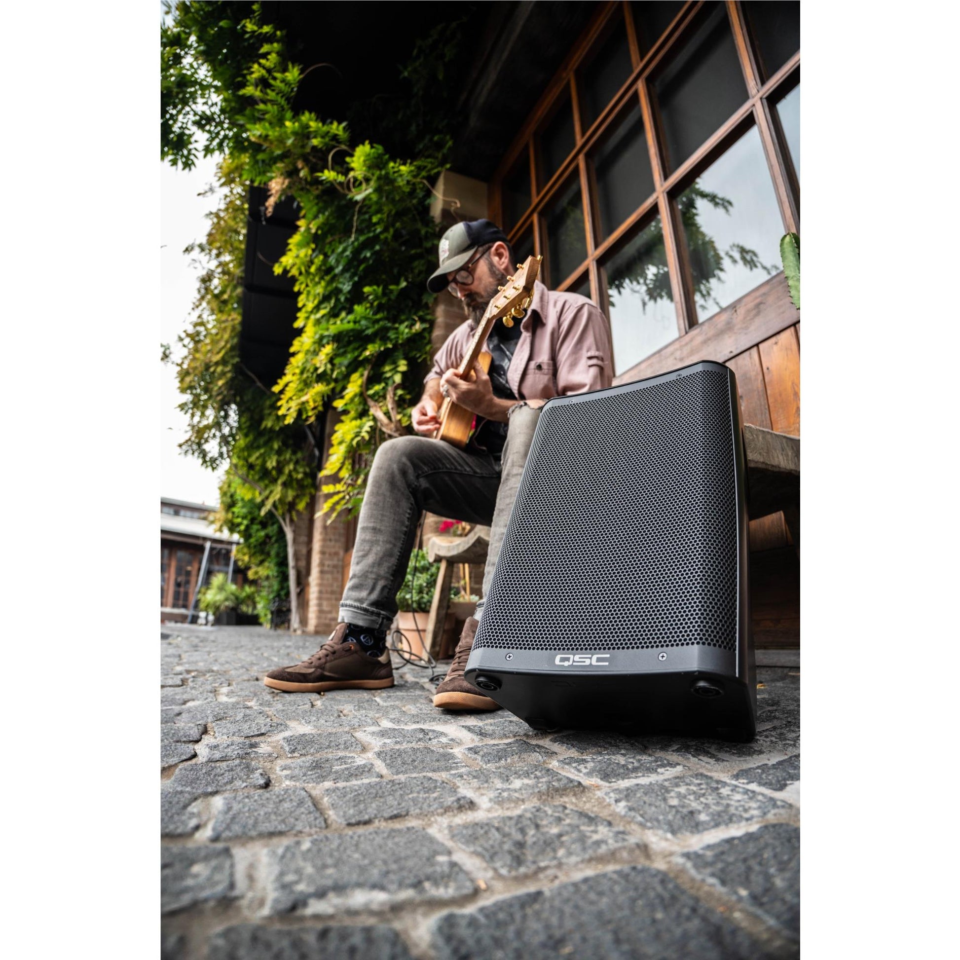 QSC CB10 Compact Battery-Powered Loudspeaker System
