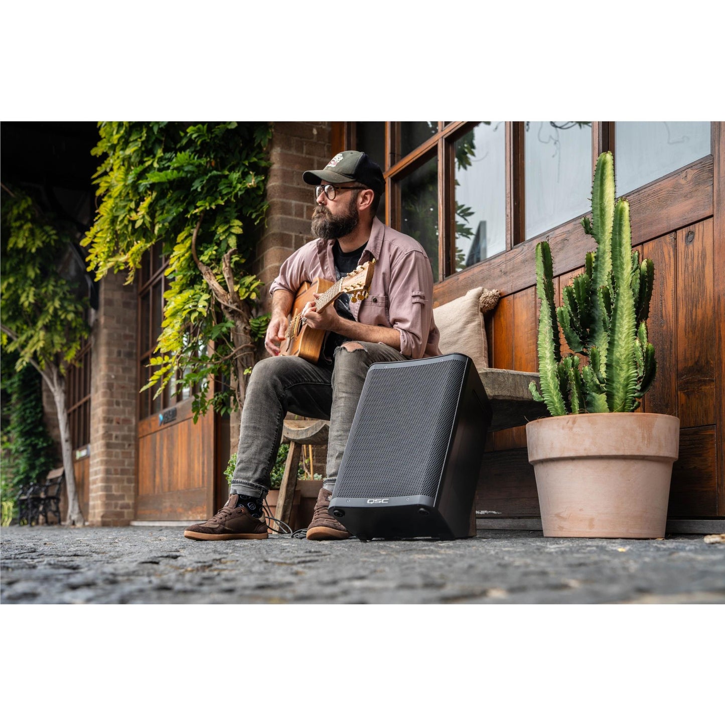 QSC CB10 Compact Battery-Powered Loudspeaker System