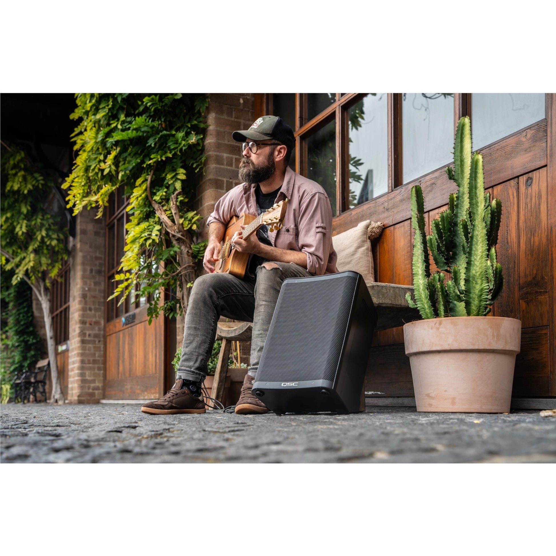 QSC CB10 Compact Battery-Powered Loudspeaker System