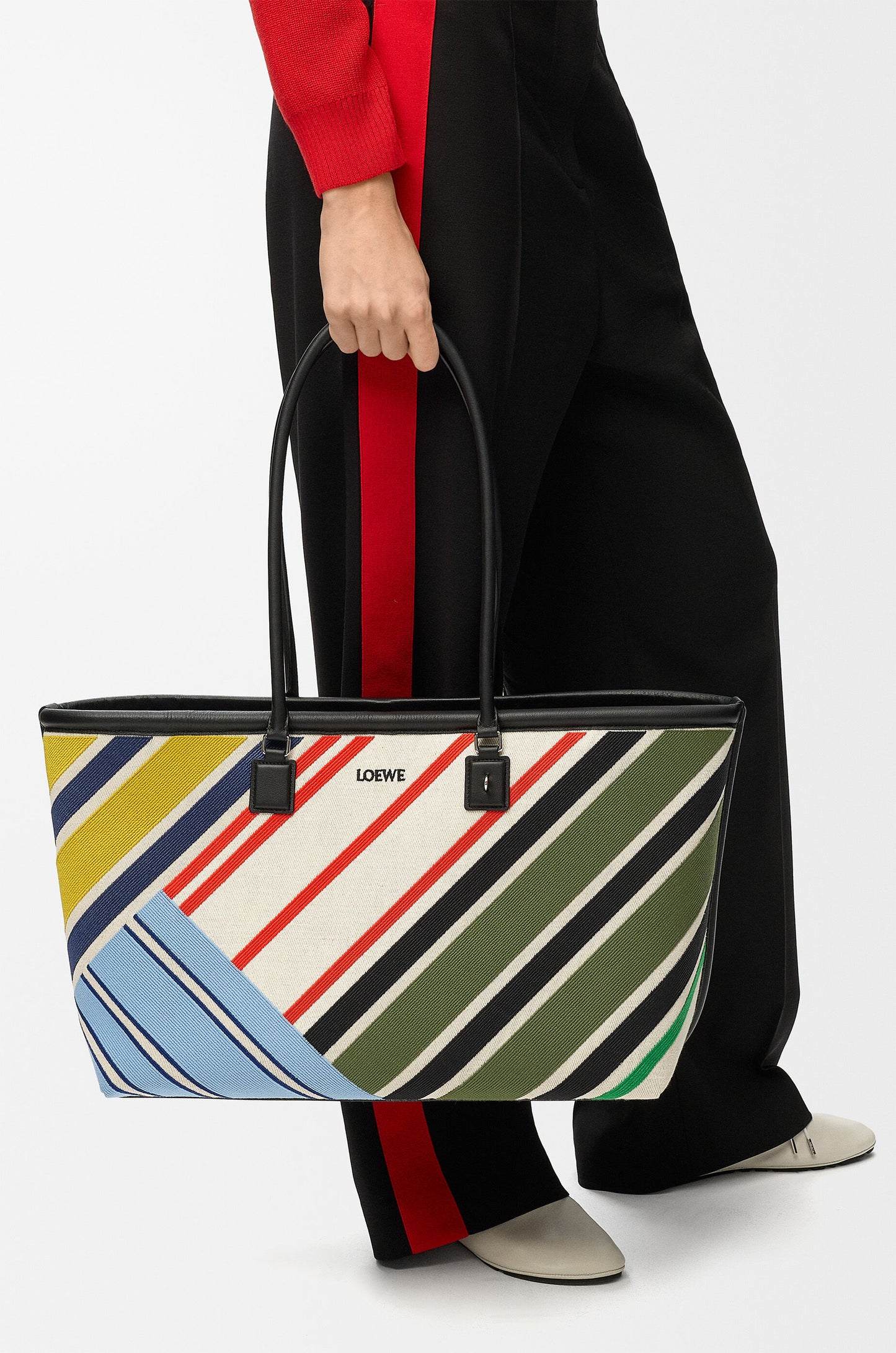 Large Verano tote in embroidered canvas