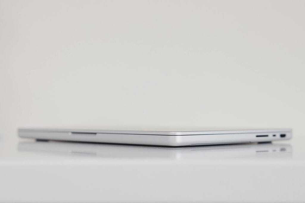 Apple MacBook Pro 16" 2021 Apple M1 Pro 512GB 16" [*Refurbished: Very Good]