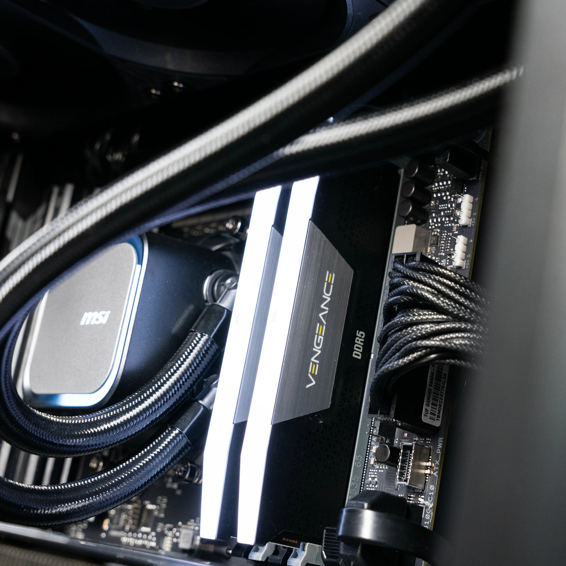 Aftershock Creator Max | RTX 5090 OC 32GB | Ryzen 9 9900X | Desktop Gaming PC