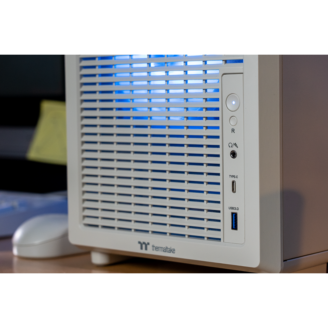 Thermaltake Retro PRO Gaming Desktop PC (AMD 7500F / RTX 5070 / 32GB RAM)