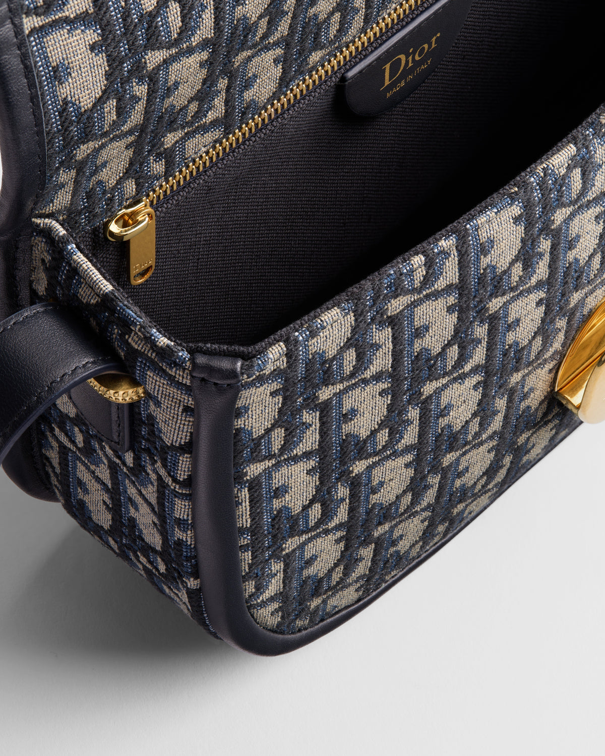 Medium Dior Médaillon Flap Bag Blue Dior Oblique Jacquard