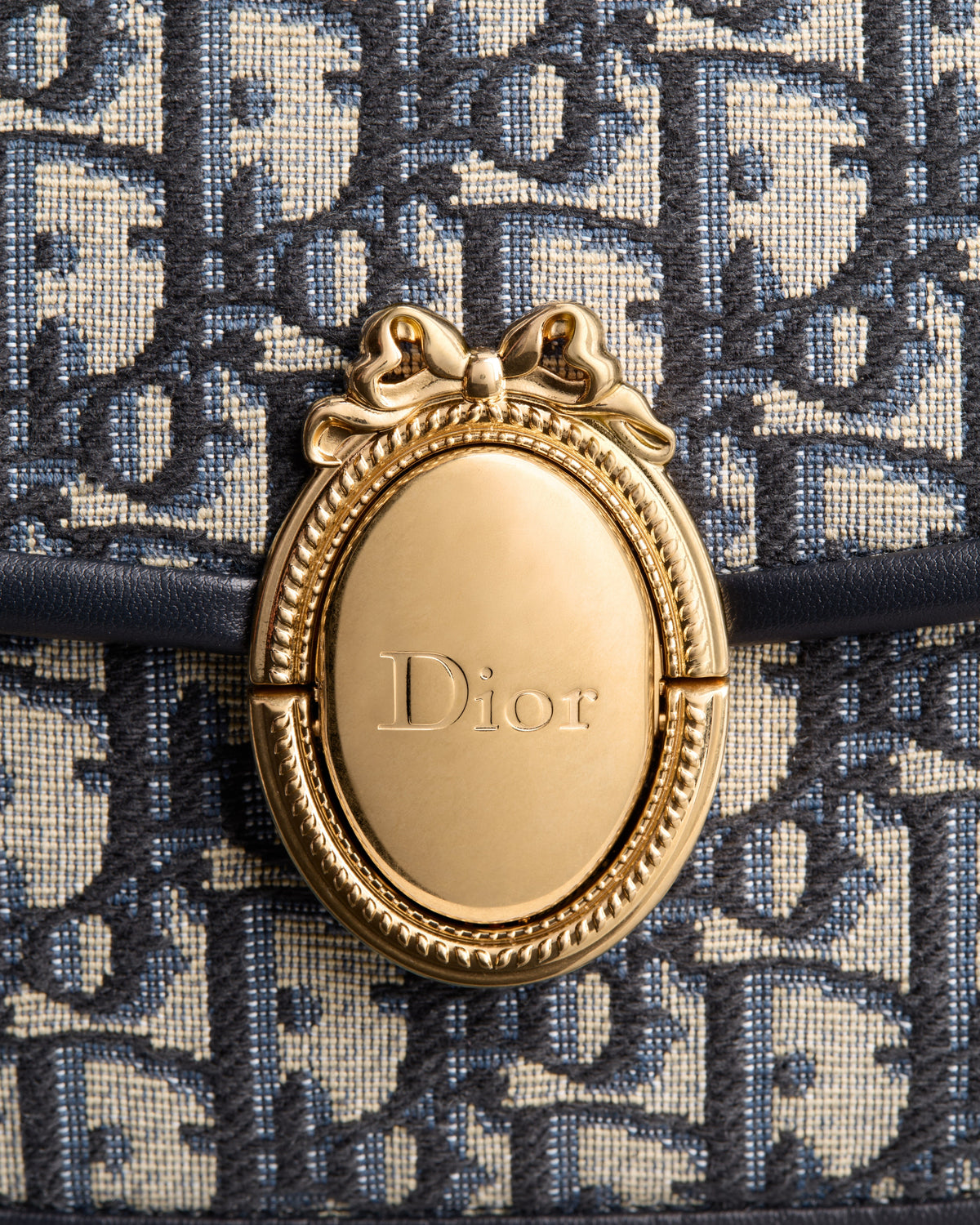 Medium Dior Médaillon Flap Bag Blue Dior Oblique Jacquard