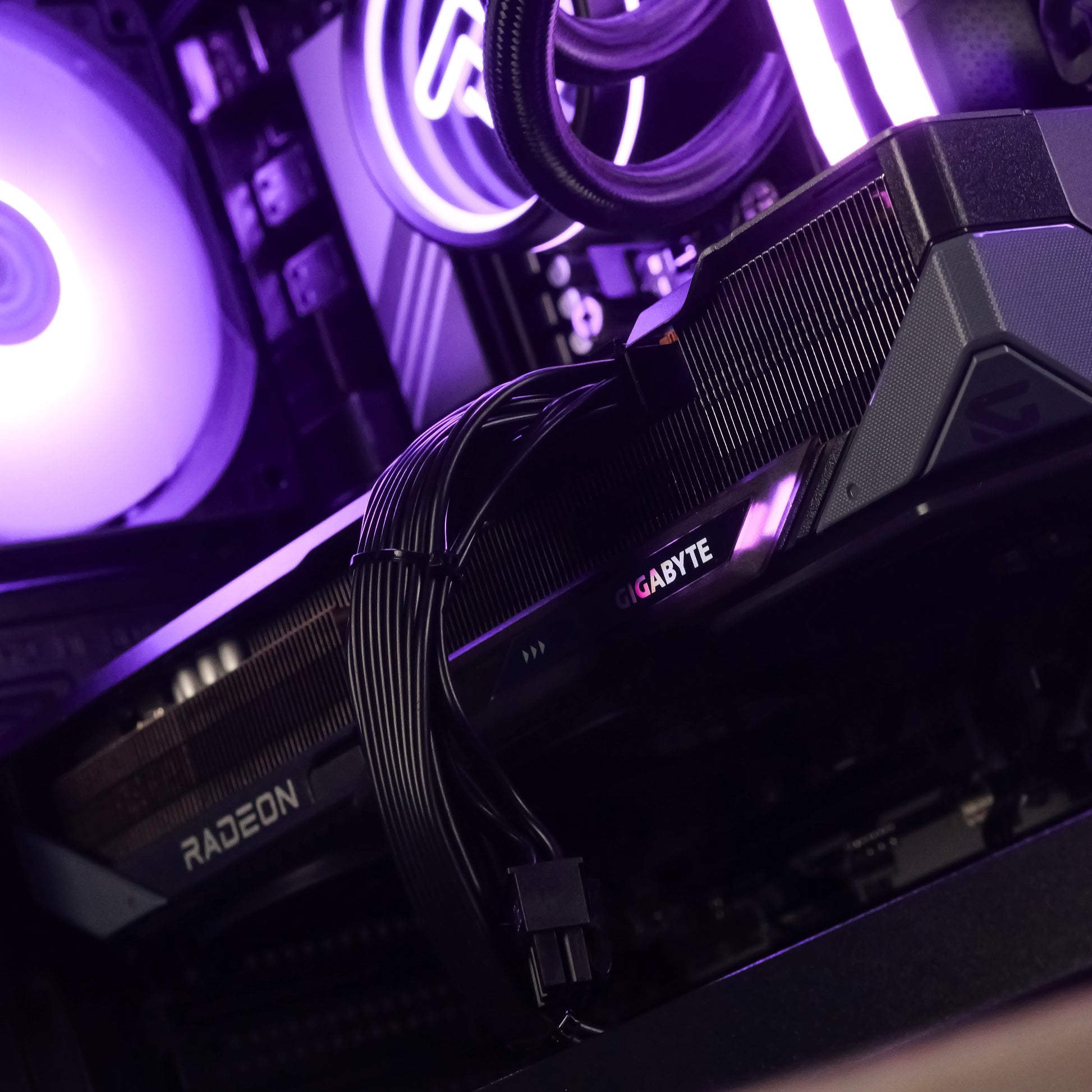 Nebula PC - Violet Gaming PC: RYZEN 7 7700 | RX 9070 XT