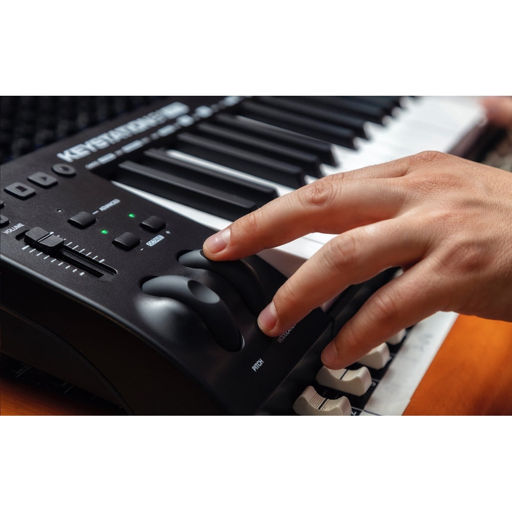 M-Audio Semi-Weighted MK3 Keystation Electronic Keyboard USB-MIDI Connect 61 Key