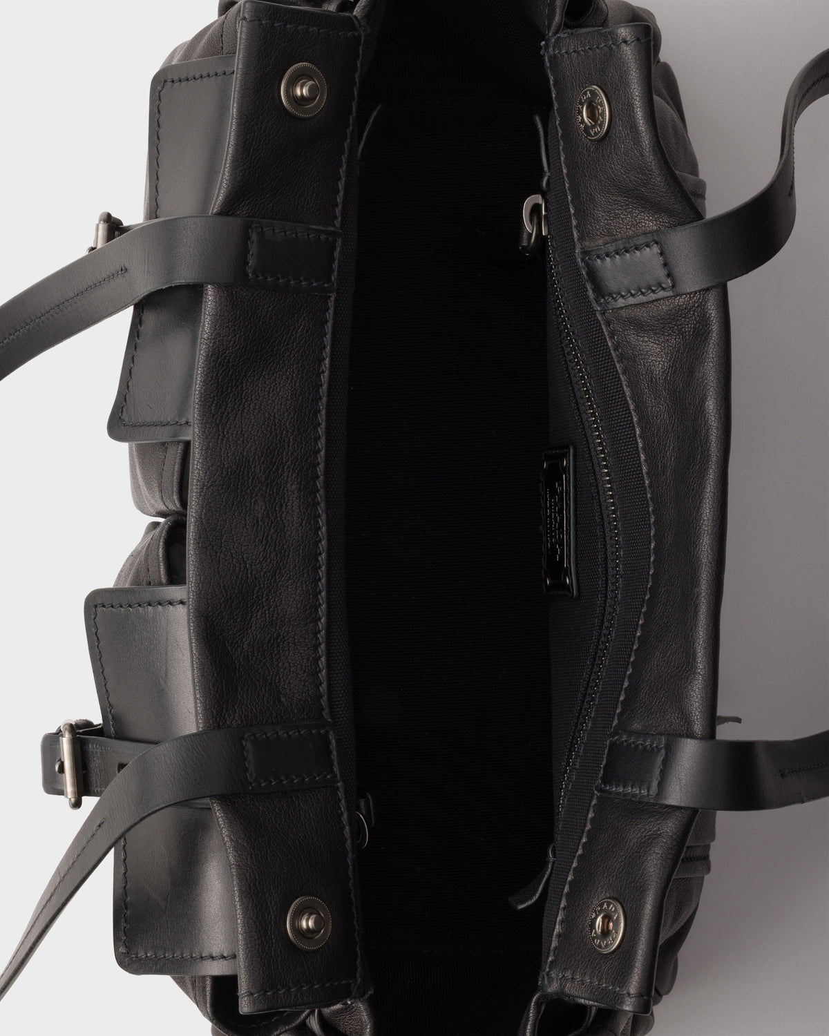 Prada Route medium leather tote bag - Black - detail view