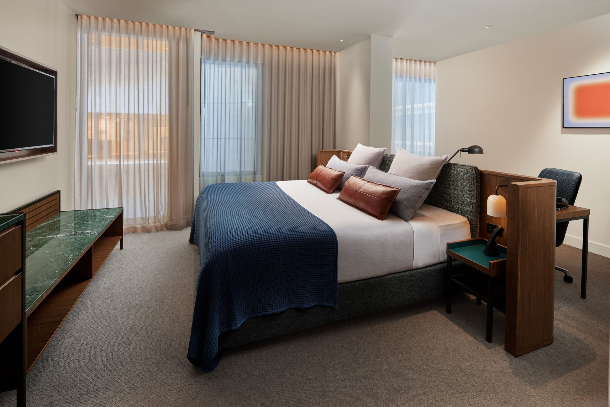 Next Hotel Melbourne club king room
