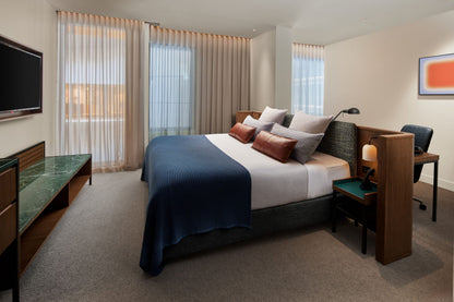 Next Hotel Melbourne club king room