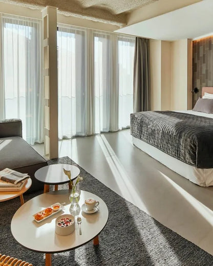 Ohla Eixample Barcelona junior suite
