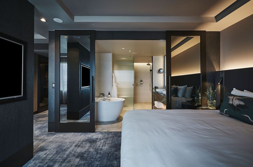 Pullman East Melbourne suite bathroom