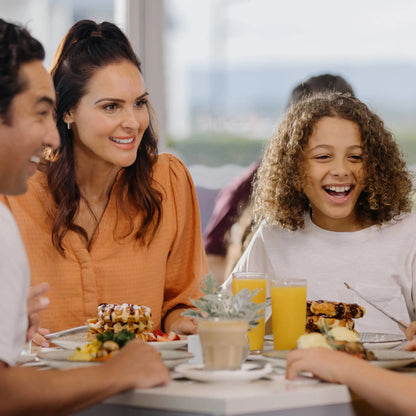 Family dining at Shoreline Restaurant